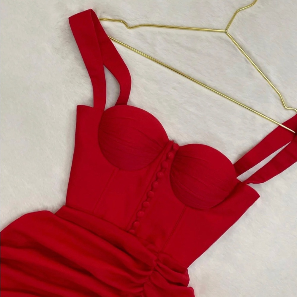 Midi dress, Sweetheart neckline